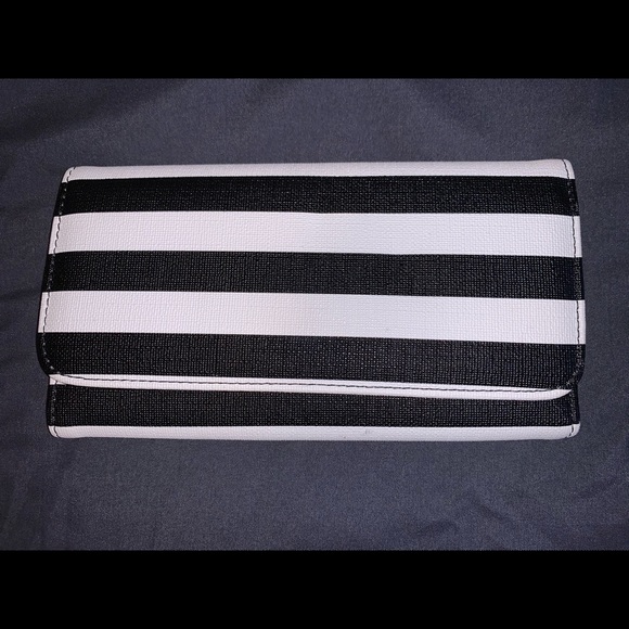 Kut from the Kloth Wallet - Picture 2 of 4